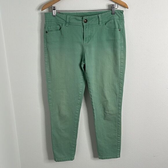 Lauren Conrad mint green Capri jeans. Size 10. Fun spring summer color - Picture 6 of 7